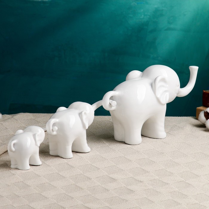 Набор слоников. Объемные фигурки семьи. Фигурки семьи для песка стол. Продать набор из 7 слонов. Набор слонов на подставке купить оптом.