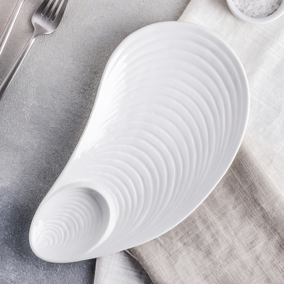 Блюдо керамическое с соусником «Ракушка», 28×15×2 см, цвет белый