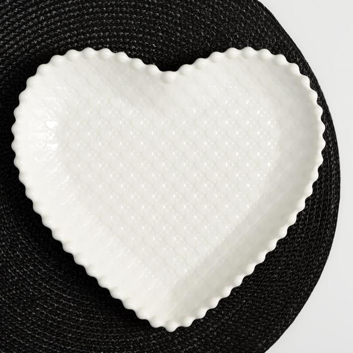 Тарелка керамическая «Сердце», 24×22 см, цвет белый - Фото 1