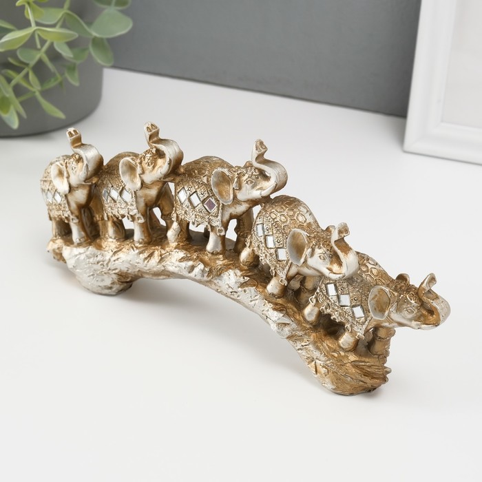 Фигурка полистоун «Пять слонов на камне в попонах с бахромой», 11×24.5×4.5 см