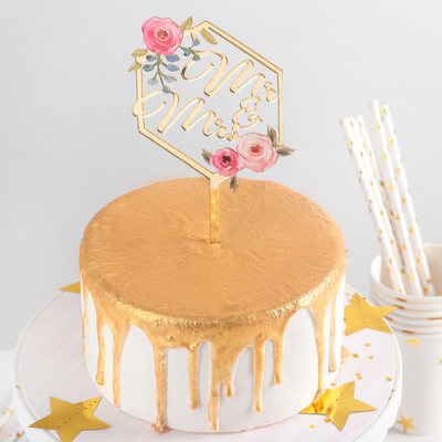 Топпер для торта «Молодожёны», 15×9.5 см, цвет золотистый