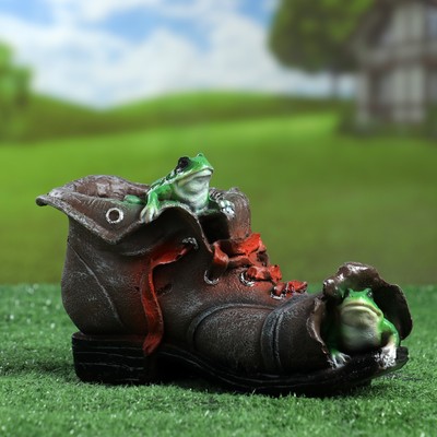 Фигурное кашпо "Ботинок с лягушками" 15х24см