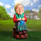 Садовая фигура "Бабка на пне" 60х30см - Фото 1