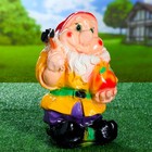 Садовая фигура "Гном с яблоками" 36х21см - Фото 1