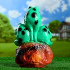Садовая фигура "Лягушки на камне" 31х22см - Фото 3