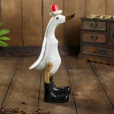 Сувенир «Утка в новогоднем колпаке», 13×9×27 см, дерево