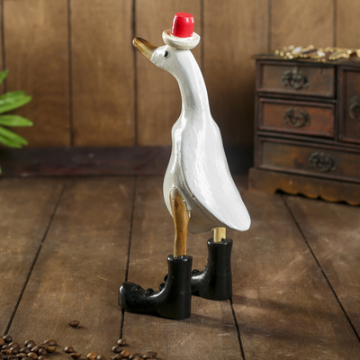 Сувенир «Утка в новогоднем колпаке», 13×9×27 см, дерево