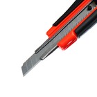 Нож канцелярский, лезвие 9 мм, корпус пластик, с резиновым держателем, с металл., направляющей, фиксатор - фото 8628685