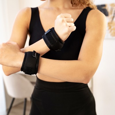 Утяжелители на запястье ONLYTOP, 2 шт. × 100 г, цвет чёрный