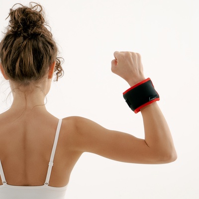 Утяжелители на запястье ONLYTOP, 2 шт. × 300 г, цвет красный