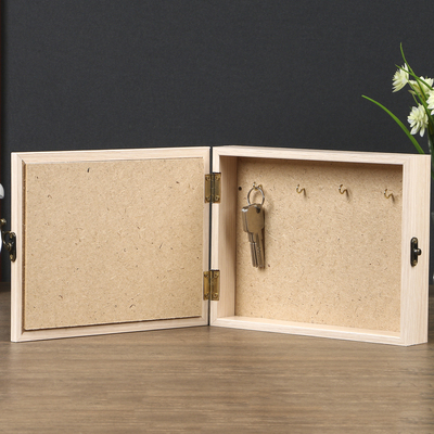 Ключница пирамида "Сирень и яхты" Выбеленный дуб 18х23 см