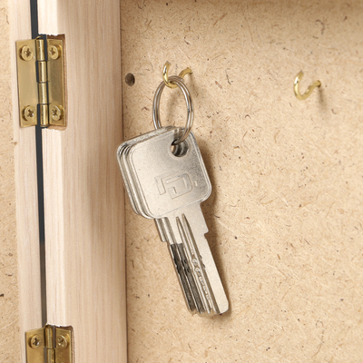 Ключница пирамида "Сирень и яхты" Выбеленный дуб 18х23 см