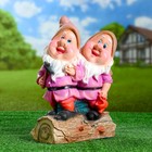 Садовая фигура "Два гнома на бревне с инструментами" 33см МИКС - Фото 4