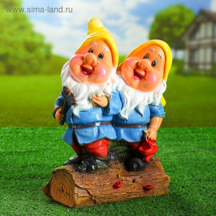 Садовая фигура "Два гнома на бревне с инструментами" 33см МИКС - Фото 1