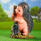 Садовая фигура "Ёжик с вилами" 30см - Фото 2