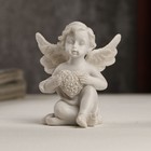 Сувенир полистоун "Белоснежный ангел с цветочным сердцем" 7х5,5х5 см - фото 3088981