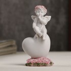 Фигурка полистоун «Белоснежный ангел в розовом веночке верхом на сердце», 8.5×4.3×2.2 см - Фото 1