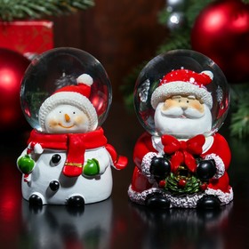 Сувенир полистоун водяной шар "Дед Мороз/Снеговик шар на голове" МИКС 6,8х5х5 см