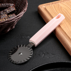 Нож для пиццы и теста Доляна Pink, 18,5 см, цвет розовый - Фото 2