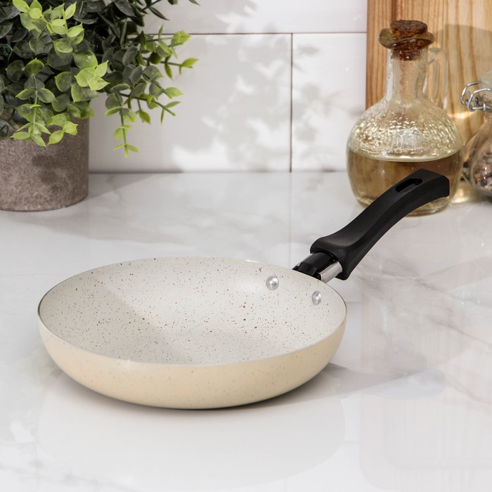 Сковорода «Стоун», d=17 см, пластиковая ручка, антипригарное покрытие, алюминий, бежевая - Фото 1