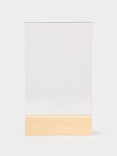 Тейбл-тент А5, оргстекло 2 мм, на деревянной подставке, 15×4×25 см