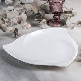 Тарелка фарфоровая треугольная Wilmax Ariela, d=30 см, цвет белый