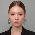 Серьги металл «Атмосфера» ромб мятый, цвет серый - Фото 6