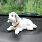 Собака на панель авто, качающая головой, большая, белый окрас - фото 9823555