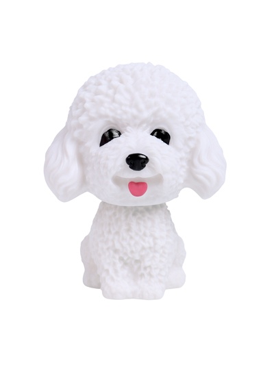 Собака на панель авто, качающая головой, пудель