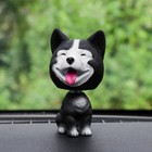 Собака на панель авто, качающая головой, хаски, черный - Фото 1