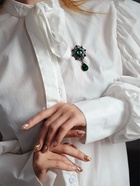 Брошь «Императрица» вензеля, цвет изумрудный в сером металле - Фото 4