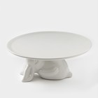 Подставка керамическая для торта Доляна «Кролл», 25×10 см, цвет белый - фото 4567577
