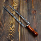 Двойной вилка-шампур с деревянной ручкой, с узором, 40см - фото 9761320