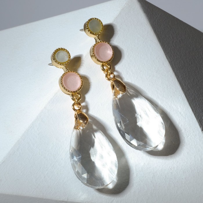 Серьги висячие со стразами «Хрусталики», цветные в золоте - Фото 1