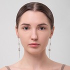 Серьги висячие со стразами «Новогодние» двойные снежинки, цвет белый в серебре - Фото 5