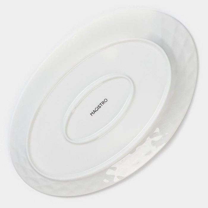 Тарелка фарфоровая обеденная Magistro «Блик», 25×16,5×1,5 см, цвет белый - фото 1889365507