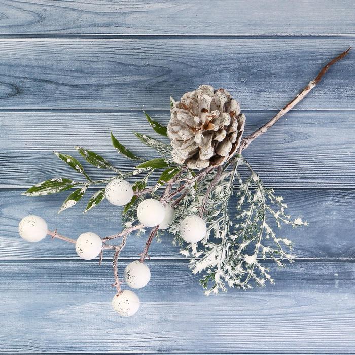 Еловая ветка декоративная «Зимнее волшебство. Грёзы», 16 см - Фото 1