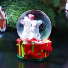 Сувенир полистоун водяной шар "Мышата на подарках" d=4,5 см 6,5х4,5х4,5 см - Фото 2