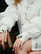 Брошь «Кошка» изящная с бантом, белая в серебре - Фото 4