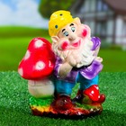 Садовая фигура "Гном с мухомором" - Фото 4