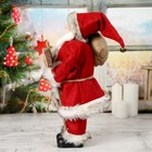 Дед Мороз "В красной шубке, приветствующий" 45 см - фото 3838260