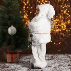 Дед Мороз "В белой шубке, с фонариком" 43 см - фото 3838389