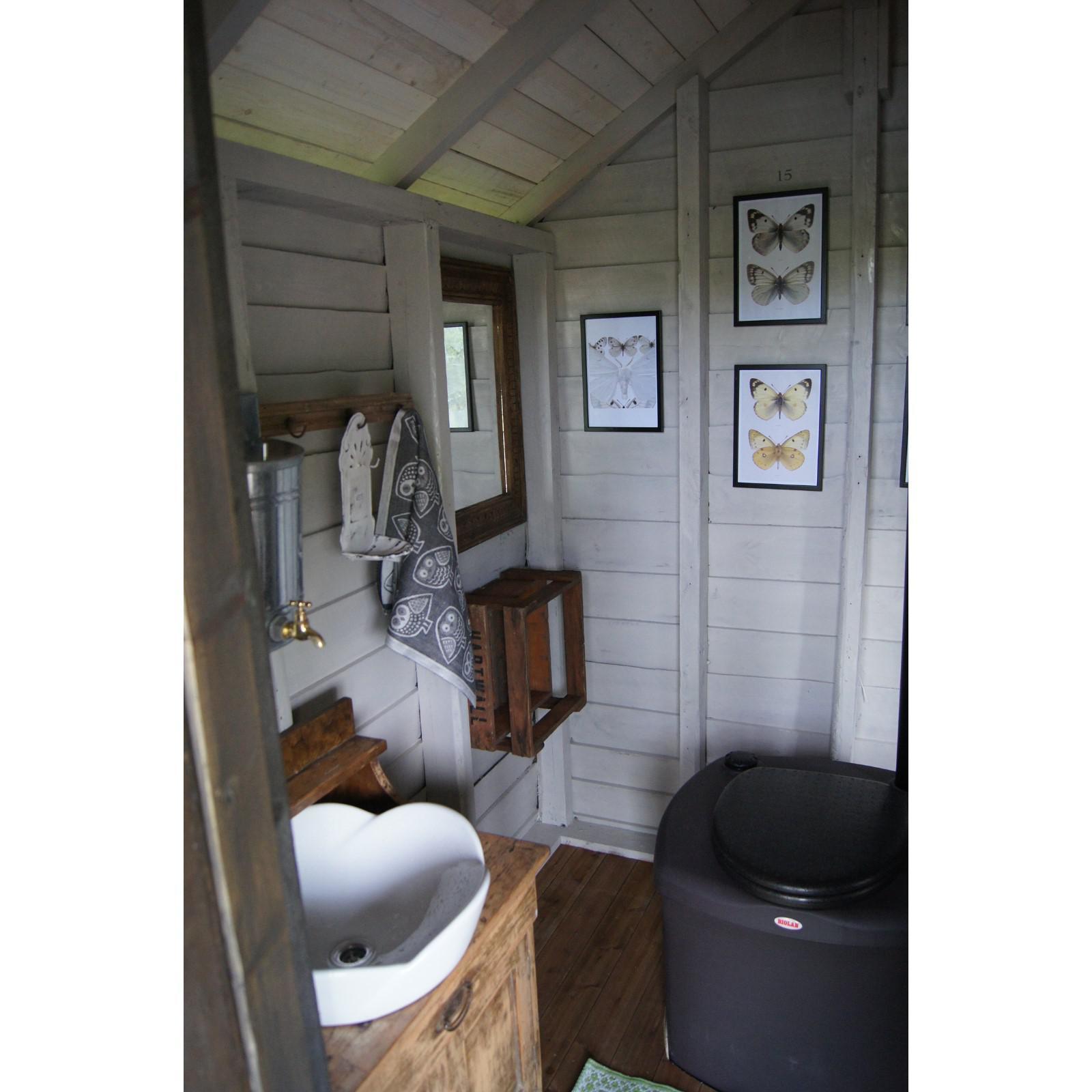 Outhouse ideas and inspiration , remodeling . Huussin sisustus Case di legno, Ba