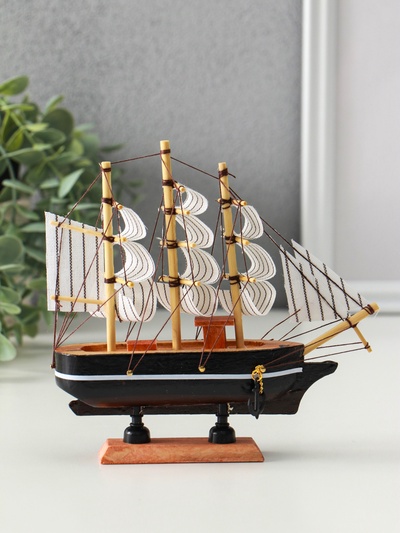 Корабль сувенирный малый «Халбрейн»,