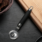 Нож для пиццы и теста Venus, 18 см, ручка soft-touch, цвет чёрный - фото 8859284