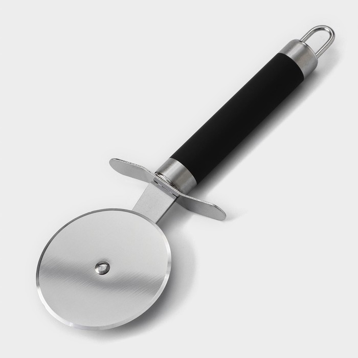 Нож для пиццы и теста Доляна «Нео», 20 см, ручка soft-touch, цвет чёрный - фото 1876046654