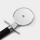 Нож для пиццы и теста Доляна «Нео», 20 см, ручка soft - touch, чёрный - Фото 4