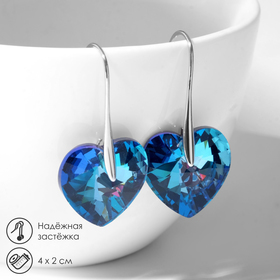 Серьги с кристаллами «Сияние сердца», цвет синий в серебре