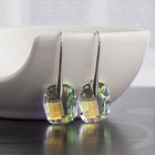 Серьги со стразами «Сияние камня» радужные в серебре - Фото 3