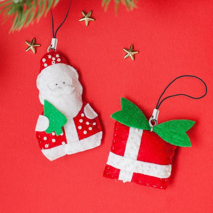 Новогодние игрушки, брелоки из фетра «Дед Мороз с подарками» - Фото 1